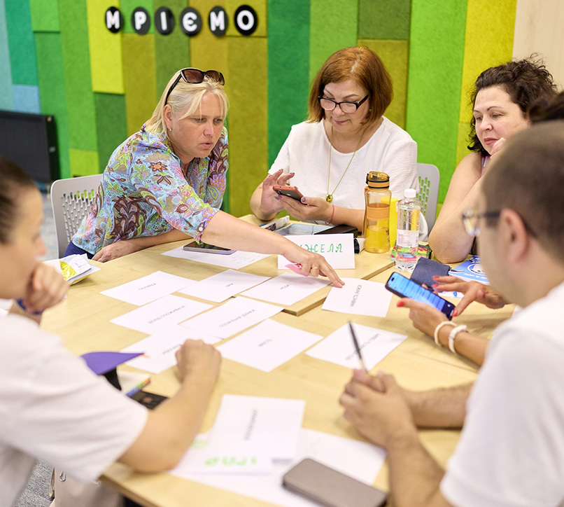 explaining economics in a teacher training workshop