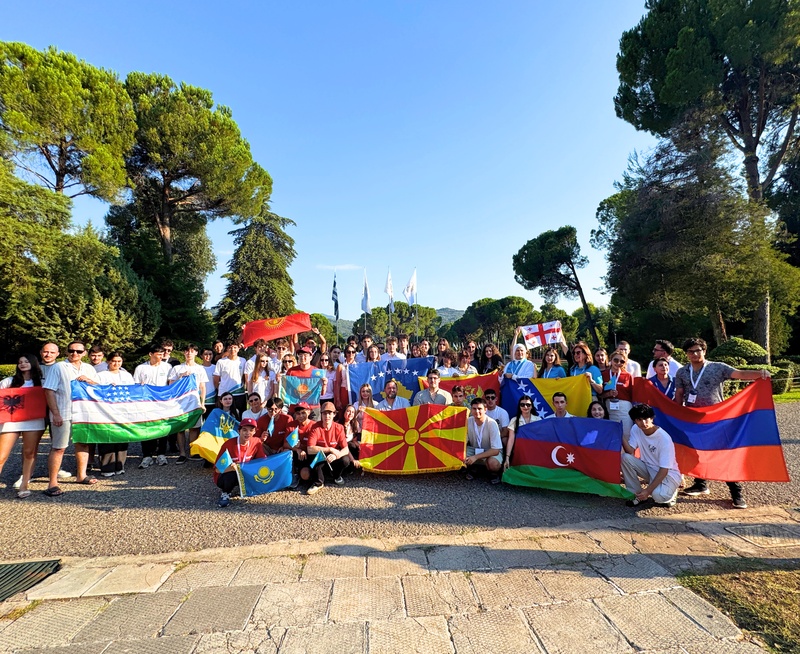 Group Photo of EFI team at the economics olympiad